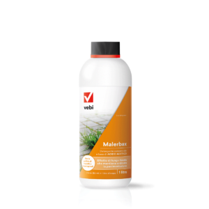 Bottiglia bianca e arancione di detergente per pavimenti esterni ordinati