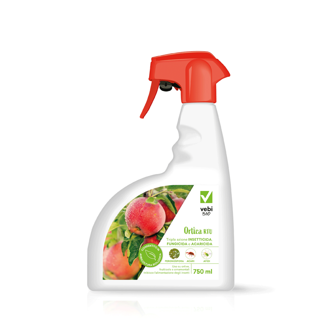 Flacone spray contenente sostanza di base preparata con estratto di Ortica con azione fungicida, acaricida e insetticida