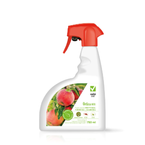 Flacone spray contenente sostanza di base preparata con estratto di Ortica con azione fungicida, acaricida e insetticida